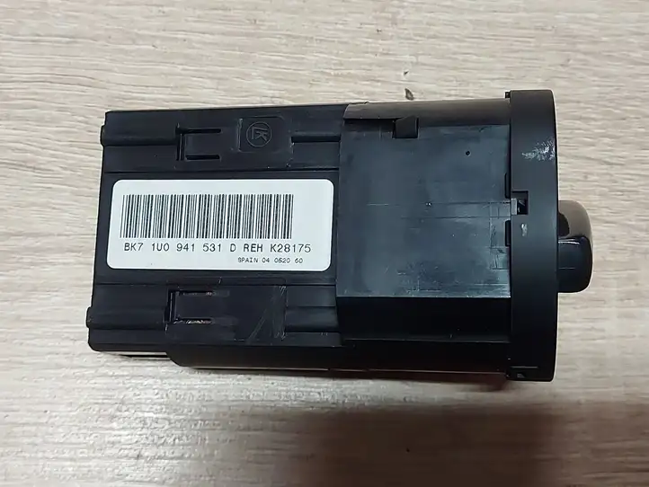 Skoda Fabia Mk2 (5J) (2007 - 2014) 1U0941531D Включатель фонарей — фото 5