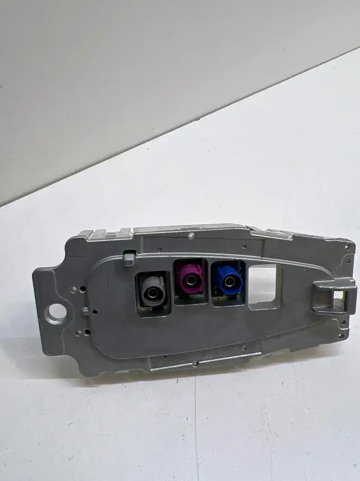 BMW 3 F30 F35 F31 (2012 - 2018) 21889810 GPS антенна — фото 6