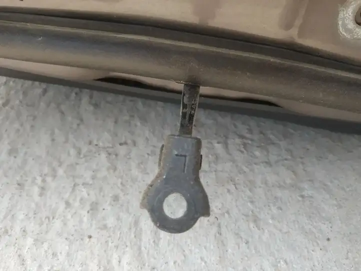 Hyundai i30 (2007 - 2012) Ограничитель задней двери — фото 1
