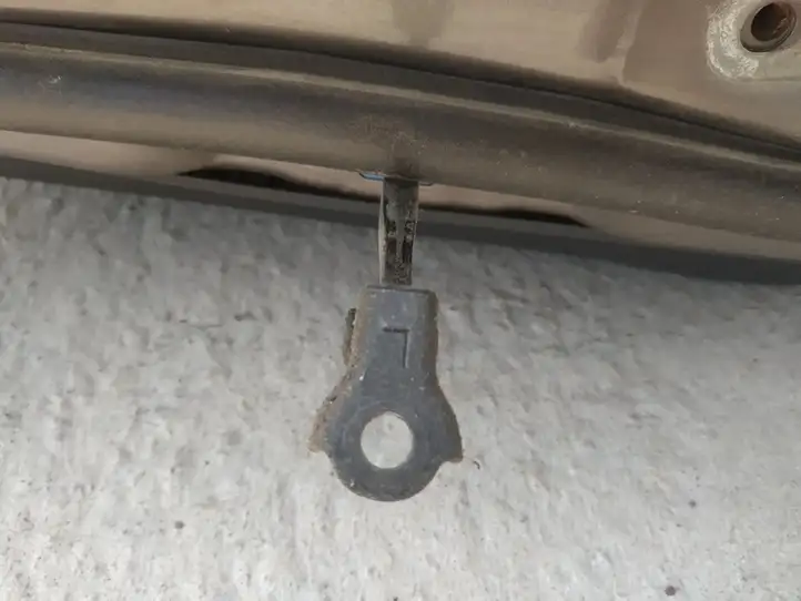 Hyundai i30 (2007 - 2012) Ограничитель задней двери — фото 2