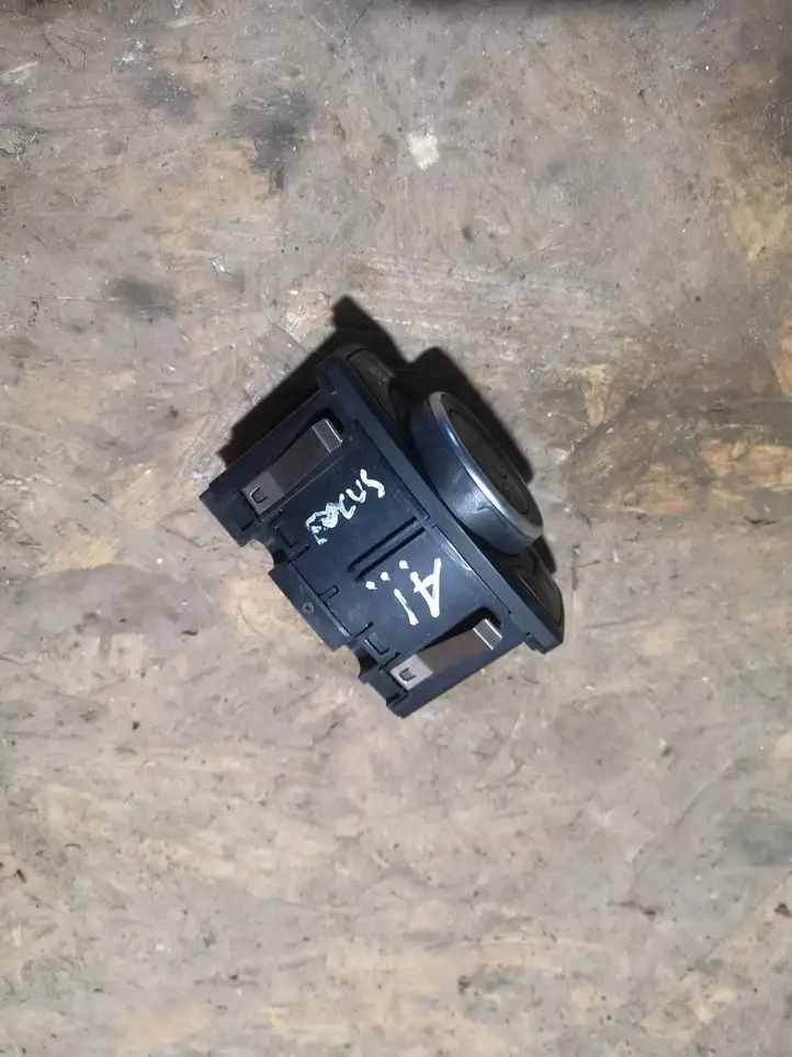 Ford Focus (2011 - 2015) F1ET13A024AA Включатель фонарей — фото 3