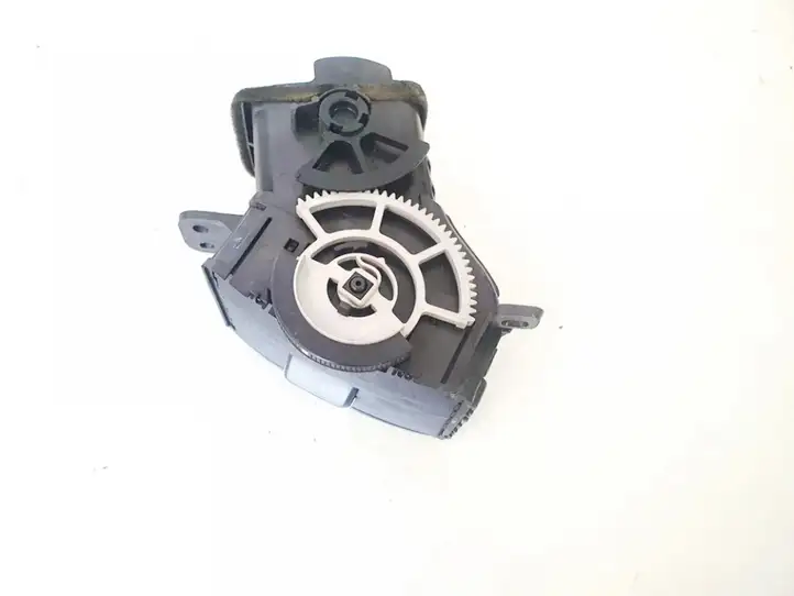 Toyota Corolla Verso AR10 (2004 - 2009) 5566064010 Боковой воздушный дефлектор — фото 1
