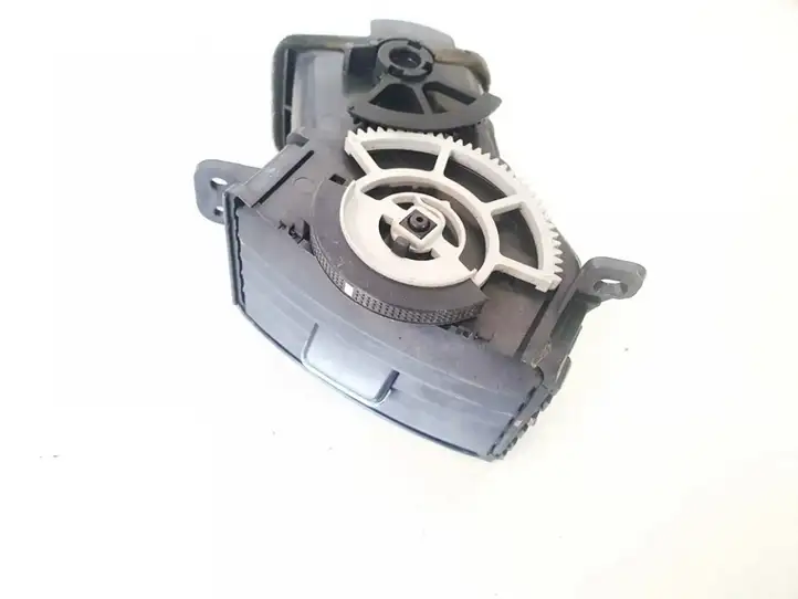 Toyota Corolla Verso AR10 (2004 - 2009) 5566064010 Боковой воздушный дефлектор — фото 2