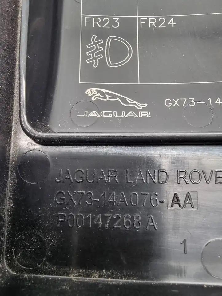 Jaguar F-Pace (2016 - ) GX7314A076AA Крышка ящика предохранителей — фото 3