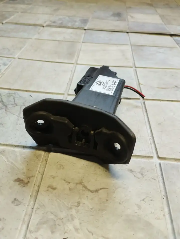 Chevrolet Captiva (2006 - 2011) 96876103 Замок крышки топливного бака — фото 1