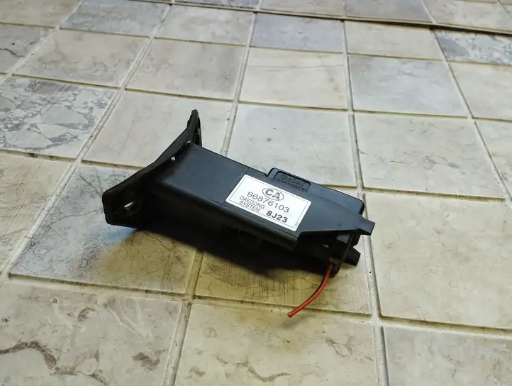 Chevrolet Captiva (2006 - 2011) 96876103 Замок крышки топливного бака — фото 4