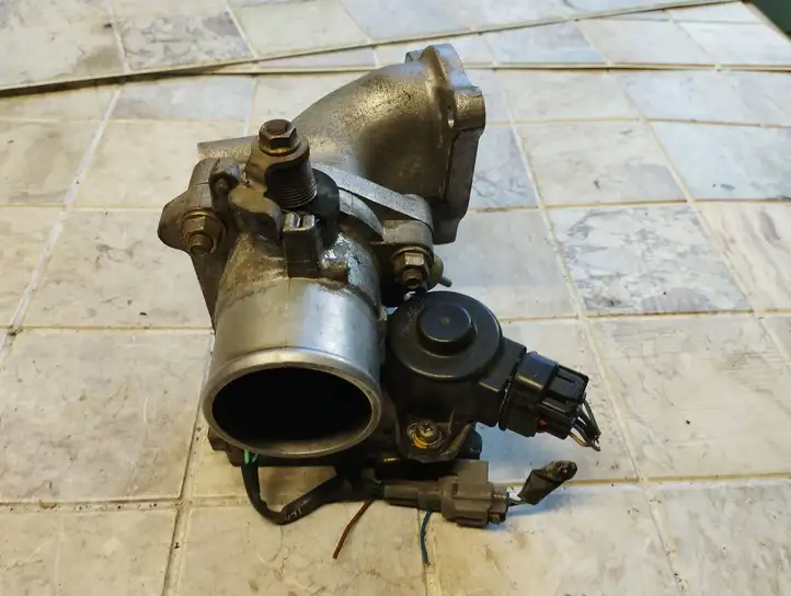 Toyota Corolla Verso E121 (2001 - 2004) 8967221020 Дроссельная заслонка — фото 1
