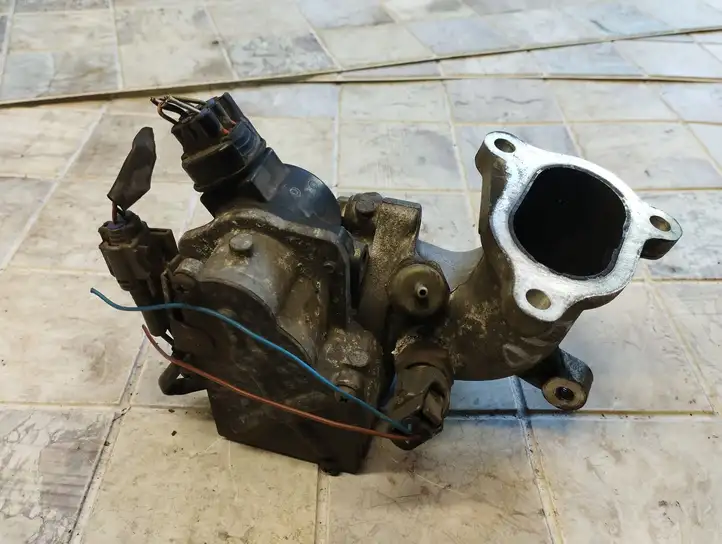 Toyota Corolla Verso E121 (2001 - 2004) 8967221020 Дроссельная заслонка — фото 5
