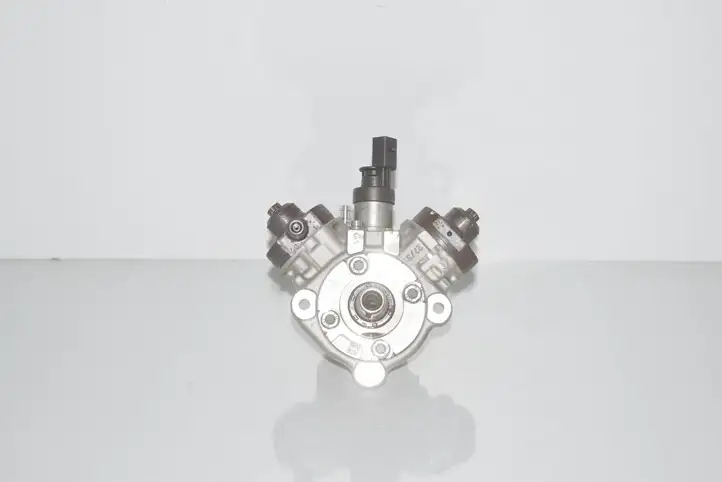 BMW 5 F10 F11 (2009 - 2016) Топливный насос — фото 1