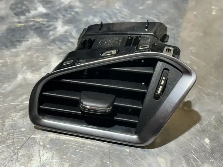 Citroen DS4 (2010 - 2016) 9676609777 Боковой воздушный дефлектор — фото 1