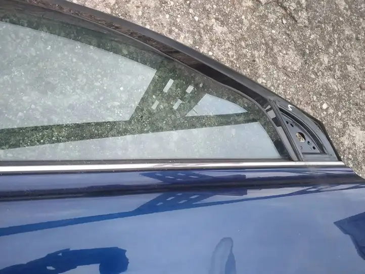 Toyota Avensis T250 (2003 - 2006) Накладка стекла передней двери — фото 4