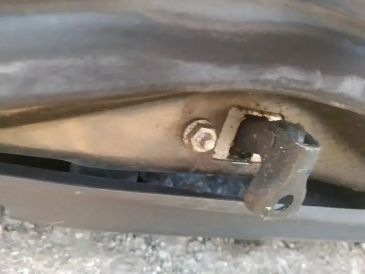 Toyota Corolla Verso AR10 (2004 - 2009) Ограничитель задней двери — фото 1