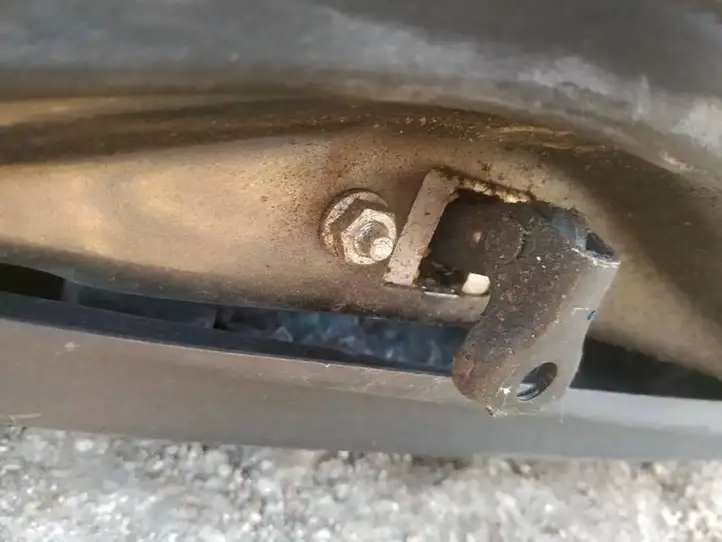 Toyota Corolla Verso AR10 (2004 - 2009) Ограничитель задней двери — фото 3