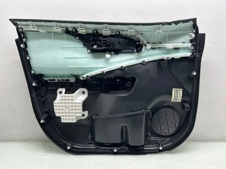 Toyota RAV 4 (XA50) (2018 - ) 67611X1B32 Обшивка передней двери — фото 4