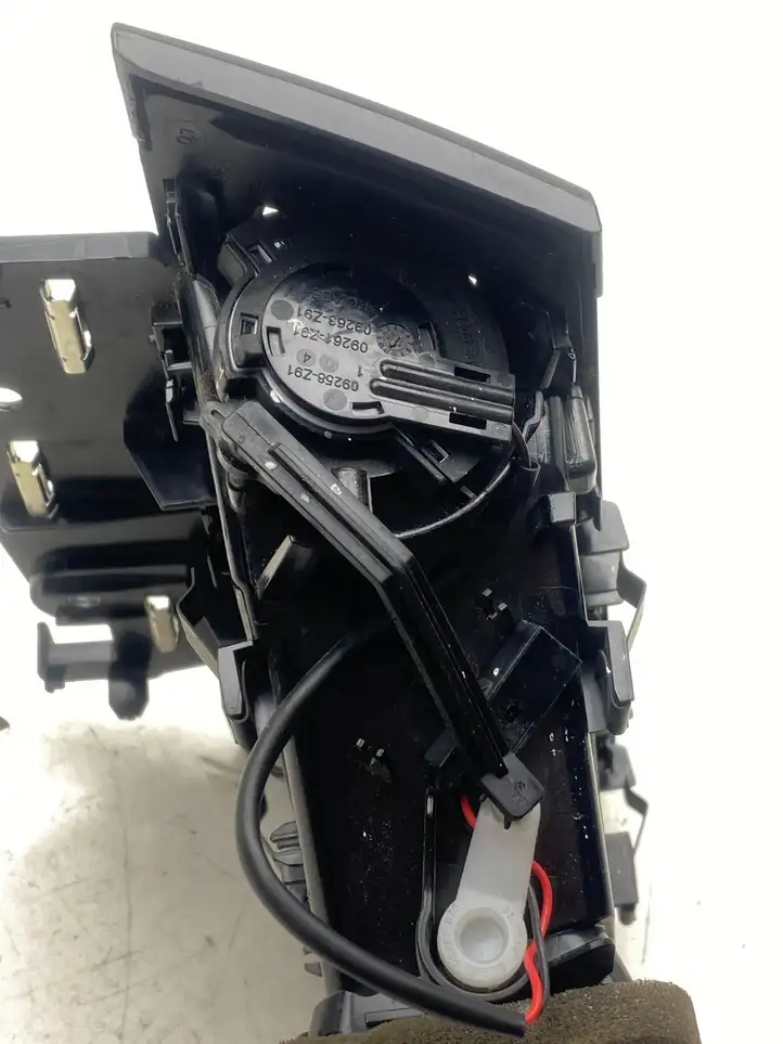 Volkswagen PASSAT B8 (2015 - ) 3G2819702E Боковой воздушный дефлектор — фото 5