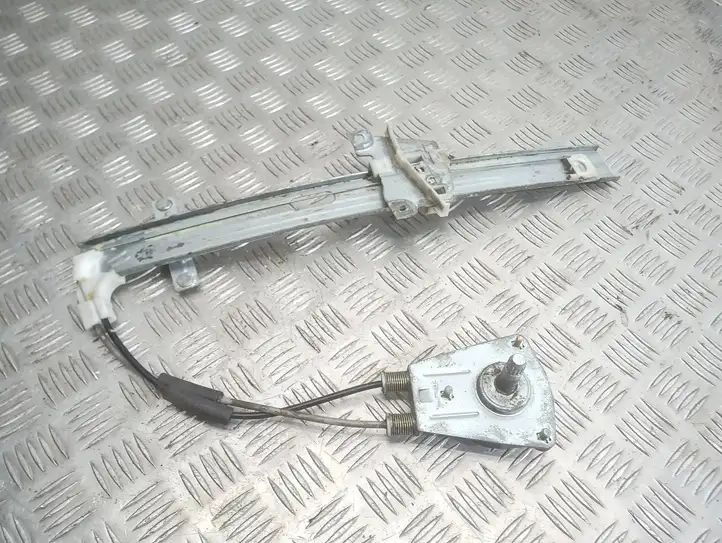 Mazda 626 (1999 - 2002) Механический стеклоподъемник задней двери — фото 1
