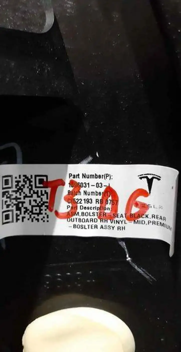 Tesla Model 3 (2017 - 2023) C1522193 Молдинг передней двери — фото 3