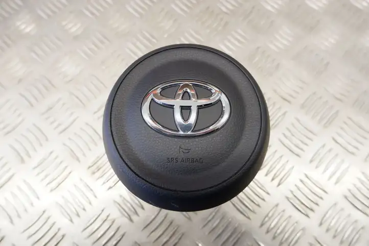 Toyota Yaris XP210 (2020 - ) 45130K0040 Подушка безопасности руля — фото 1