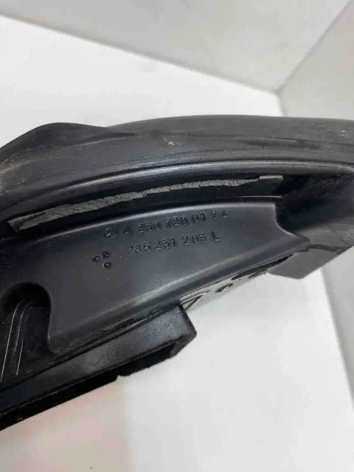 Mercedes-Benz SL R230 (2001 - 2012) 2307200124 Накладка стекла передней двери — фото 7
