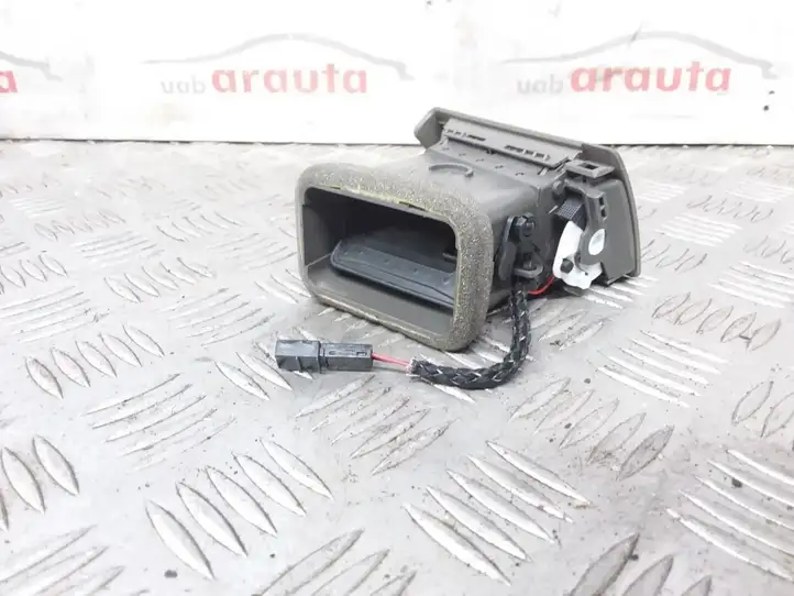 Audi A4 S4 B7 8E 8H (2004 - 2009) 8E0820902F Боковой воздушный дефлектор — фото 3