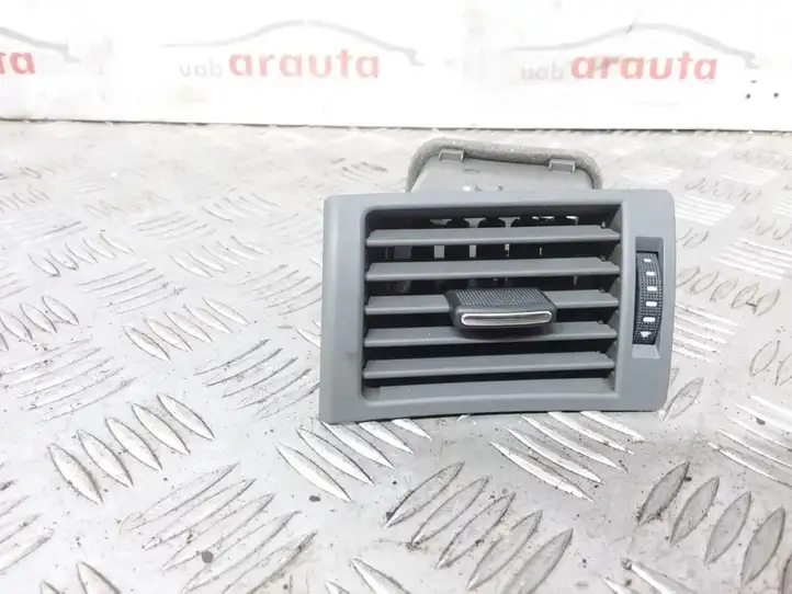 Audi A4 S4 B7 8E 8H (2004 - 2009) 8E0820901F Боковой воздушный дефлектор — фото 1
