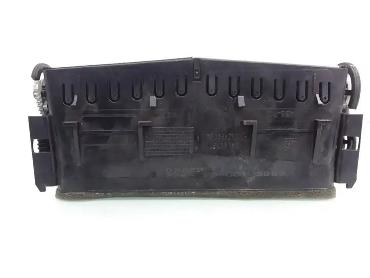 Opel Astra H (2004 - 2009) 24465731 Центральный воздушный дефлектор — фото 4