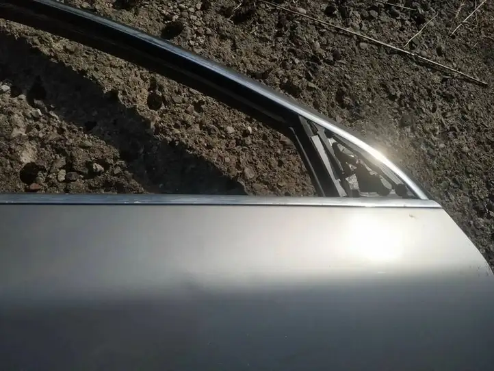 Peugeot 607 (2000 - 2004) Накладка стекла передней двери — фото 4