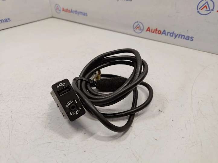 84109237654 BMW X3 F25 USB jungtis