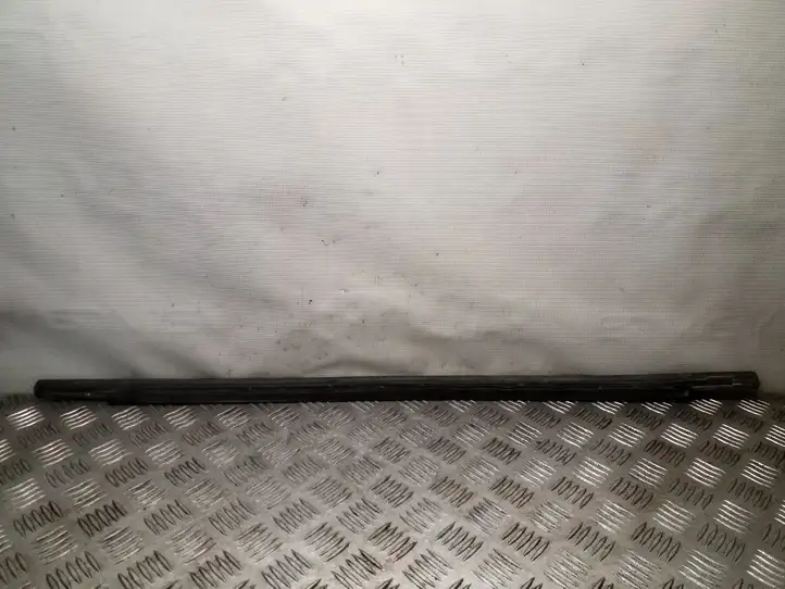 Volkswagen PASSAT B5 (1997 - 2000) Накладка стекла задней двери — фото 2