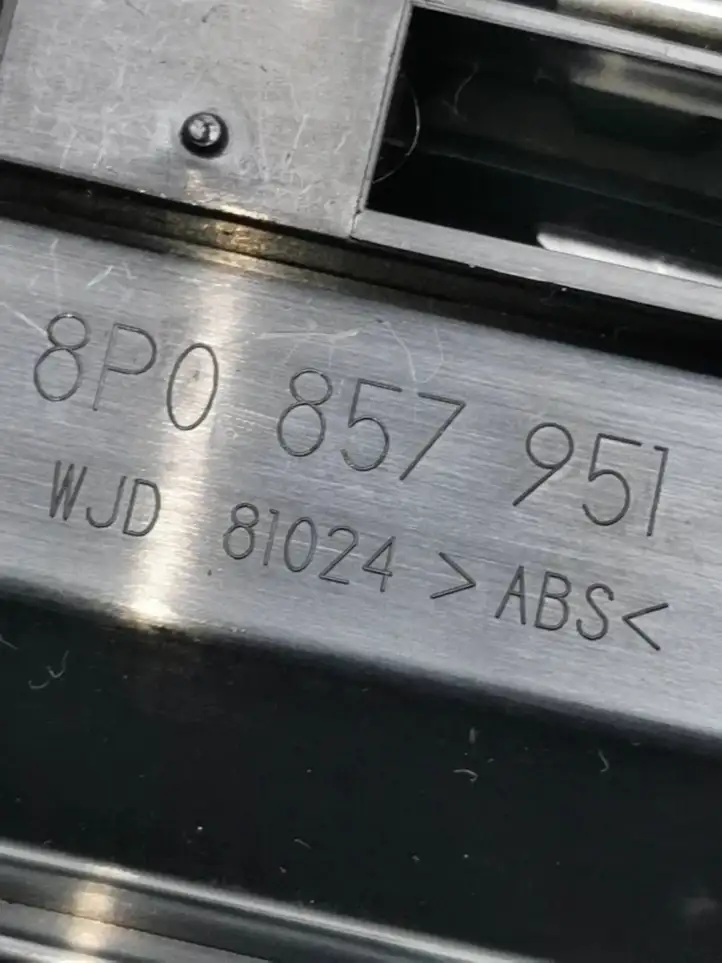 Audi A3/S3 8P (2008 - 2013) 8P0857951 Передняя пепельница — фото 4