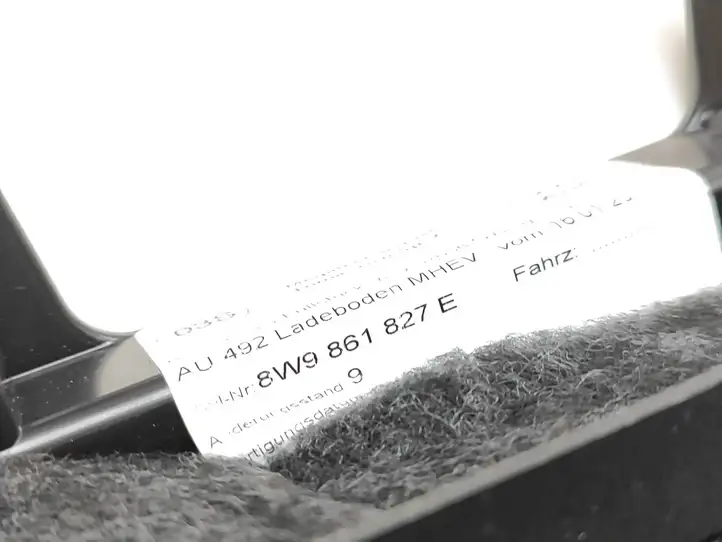 Audi A4 S4 B9 8W (2019 - ) 8W9861827E Прочая отделка багажника — фото 3