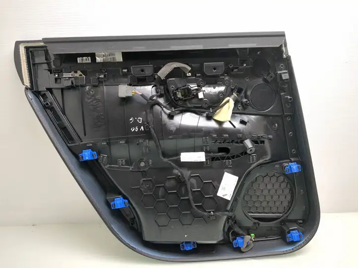 Volvo S90, V90 (2016 - 2020) 31393233 Обшивка задней двери — фото 3