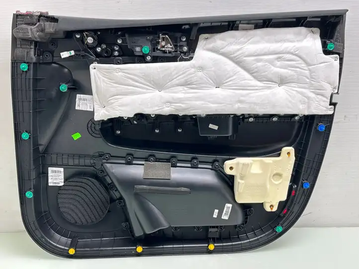 Kia Sportage (2018 - 2021) 82351F1000 Обшивка передней двери — фото 3