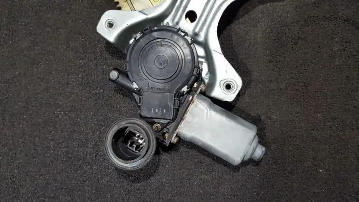 Toyota Avensis Verso (2001 - 2004) 8572044050 Стеклоподъемник задней двери — фото 1
