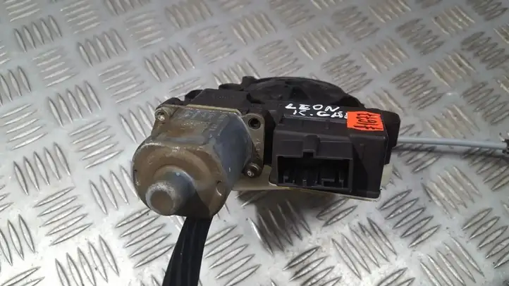 Seat Leon (5F) (2012 - 2019) 5F4839461C Стеклоподъемник задней двери — фото 2