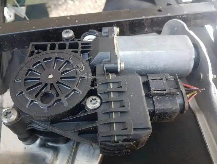 Audi A6 S6 C5 4B (1997 - 2001) 102856xxx Стеклоподъемник задней двери — фото 1