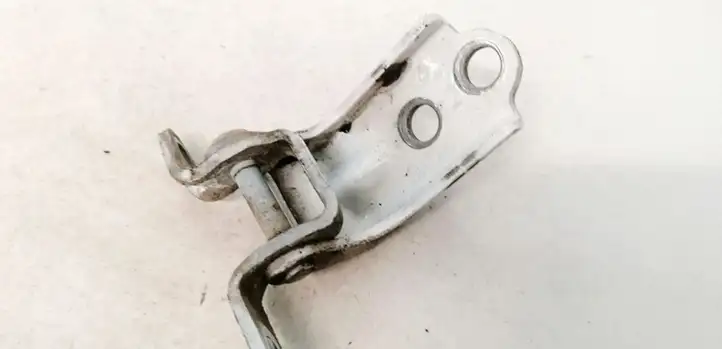 Subaru Legacy (2003 - 2009)   Нижняя петля задней двери