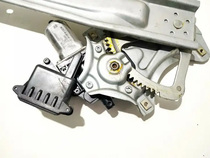 Toyota Avensis T270 (2009 - 2012) 8570202020 Стеклоподъемник задней двери — фото 2