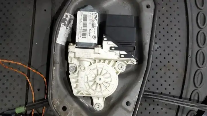 Volkswagen Golf V (2003 - 2009) 993423108 Стеклоподъемник задней двери — фото 1