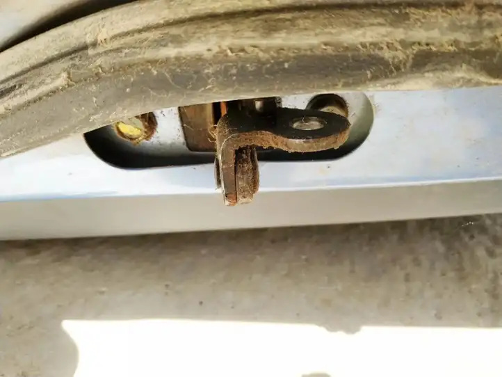 Chevrolet Kalos (2003 - 2008) Ограничитель задней двери — фото 1