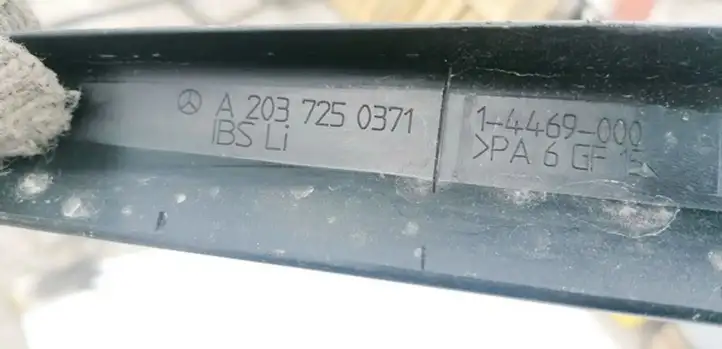Mercedes-Benz CLC CL 203 (2008 - 2011) A2037250371 Накладка стекла передней двери — фото 3