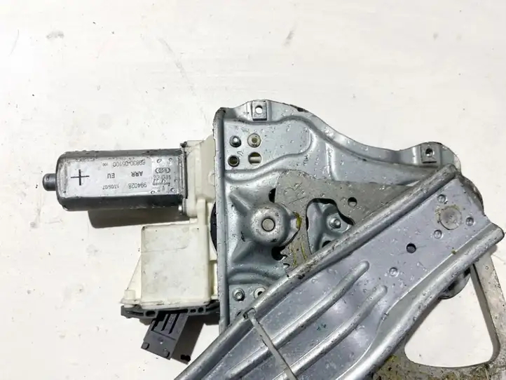 Toyota Avensis T250 (2003 - 2006) 6983005100 Стеклоподъемник задней двери — фото 2