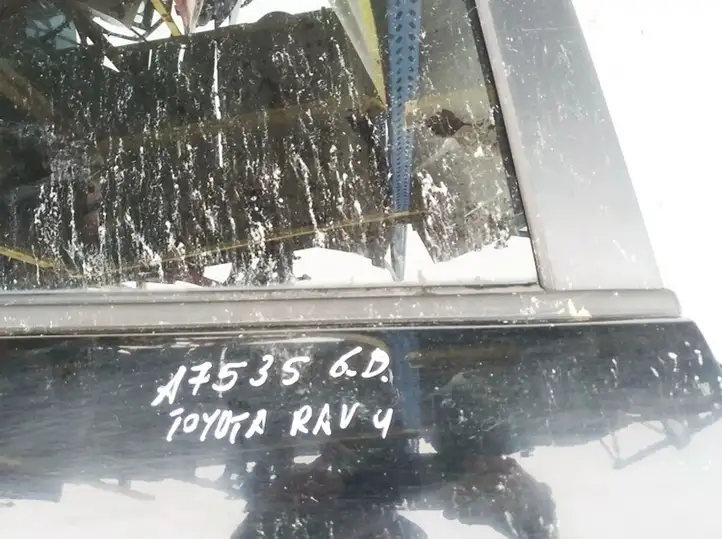 Toyota RAV 4 (XA20) (2000 - 2005) Накладка стекла задней двери — фото 2