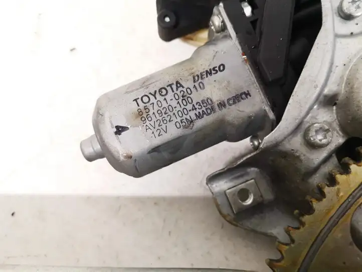 Toyota Avensis T270 (2009 - 2012) 8570102010 Стеклоподъемник задней двери — фото 3
