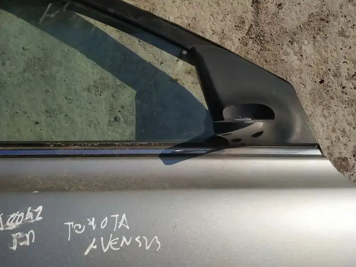Toyota Avensis T250 (2006 - 2009) Накладка стекла передней двери — фото 2