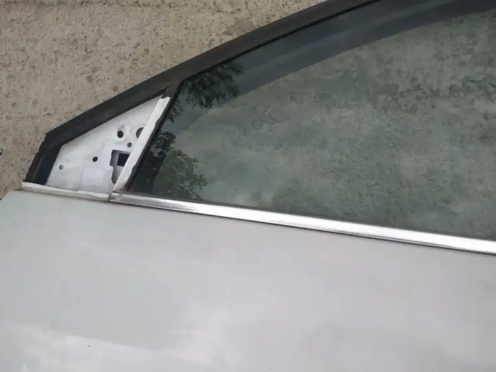 Renault Laguna III (2007 - 2015) Накладка стекла передней двери — фото 3