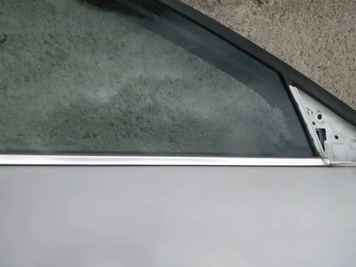 Renault Laguna III (2007 - 2015) Накладка стекла передней двери — фото 3