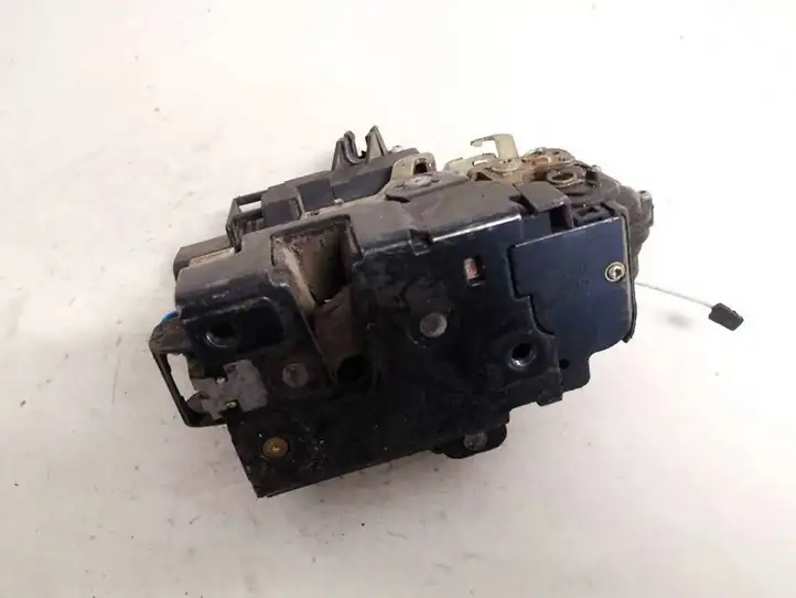 Volkswagen PASSAT B5.5 (2001 - 2005) Замок передней двери — фото 1