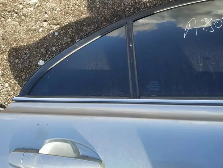 Toyota Avensis T250 (2006 - 2009) Накладка стекла задней двери — фото 3