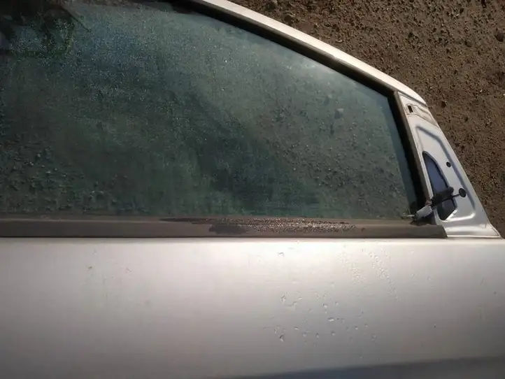 Ford Ka (2008 - 2016) Накладка стекла передней двери — фото 3
